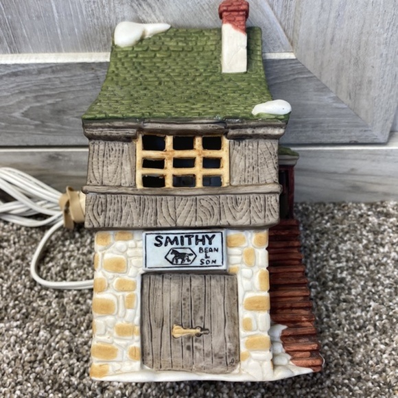 DEPT 56 THE ORIGINAL 7 SHOPS OF DICKENS VILLAGE "BEAN & SON SMITHY SHOP" #65153 - Picture 3 of 11